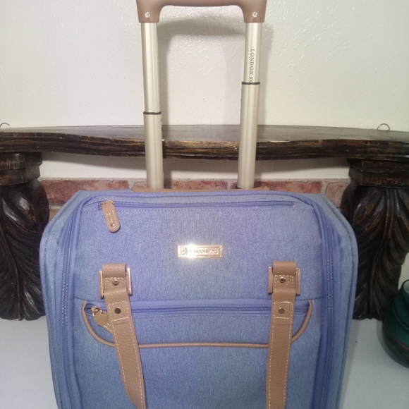 London Fog Rolling CarryOn Under-Seat Laptop Luggage Cosmetic Bag Locking Handle